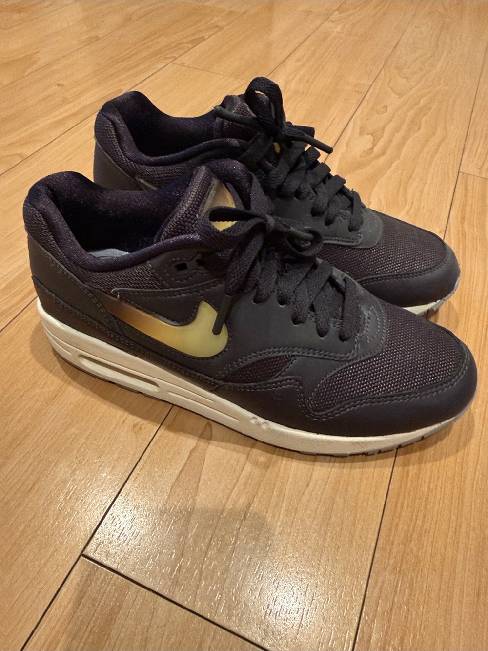 Nike Air Women's Black with a tone of purple.